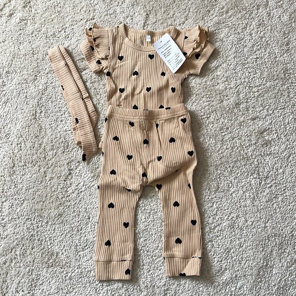 3-6 mo Tan Black Hearts Ribbed Baby Outfit Set with Tie Bow Leggings Onesie NWT - Picture 2 of 2